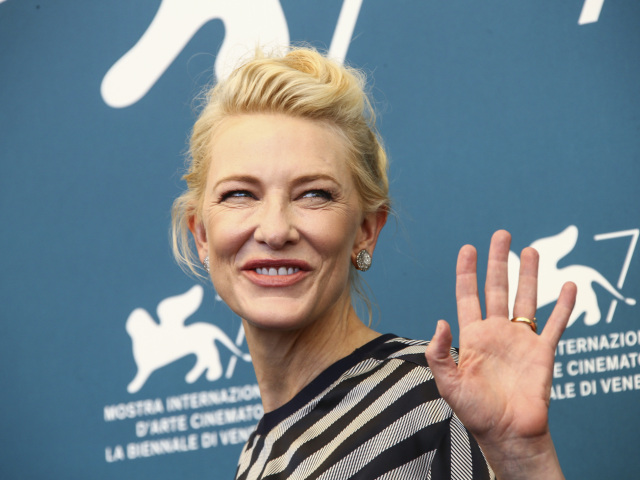 Herečka a šéfka poroty Cate Blanchett na otvorení 77. ročníka filmového festivalu v Benátkach. Už bez ochranného rúška. 