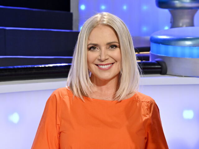 Herečka Zuzana Vačková pri nakrúcaní relácie Záhady tela. 