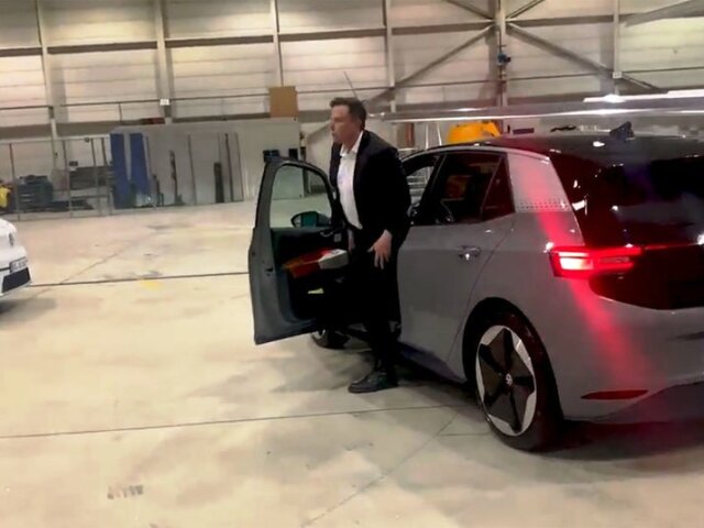 Elon Musk - testovacia jazdy s VW ID.3 - Nemecko 2020