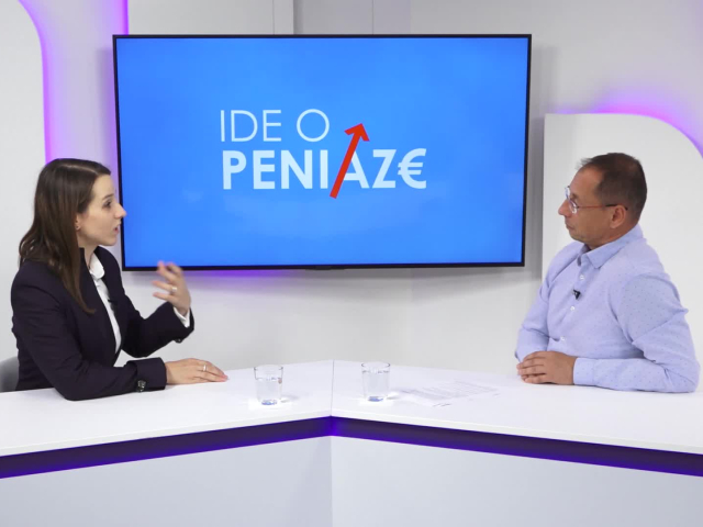 Andrea Straková, Ide o peniaze