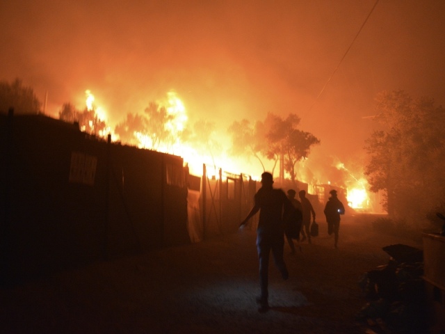 Grécko, tábor, migranti, požiar