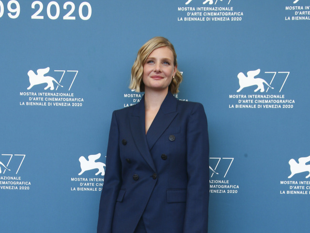 Herečka Romola Garai na filmovom festivale v Benátkach. 