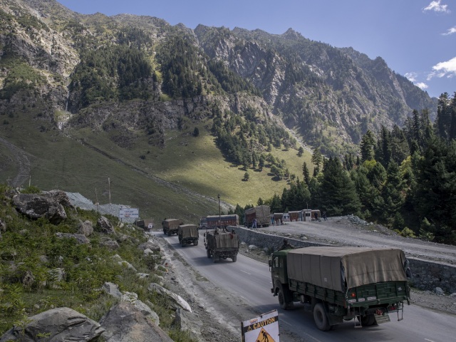 India / Čína /