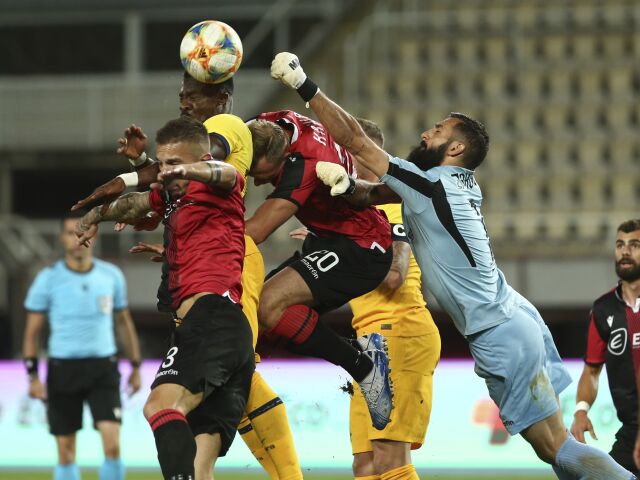 FK Škendija, Tottenham Hotspur