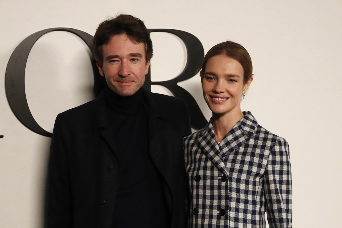 Čerství novomanželia Natalia Vodianova a Antoine Arnault na prehliadke Dior nechýbali. 