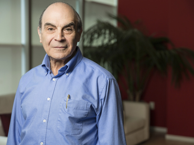 Herec David Suchet na archívnom zábere z roku 2014.