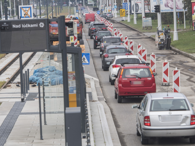SR doprava Karloveská oprava vozovka časti BAX