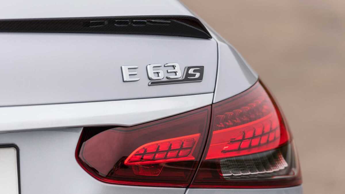 2020-mercedes-amg-e-63-limousine  10 
