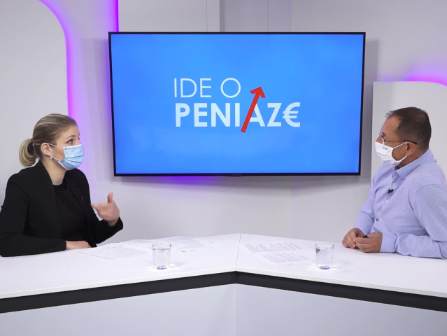 Jana Trogová, Ide o peniaze