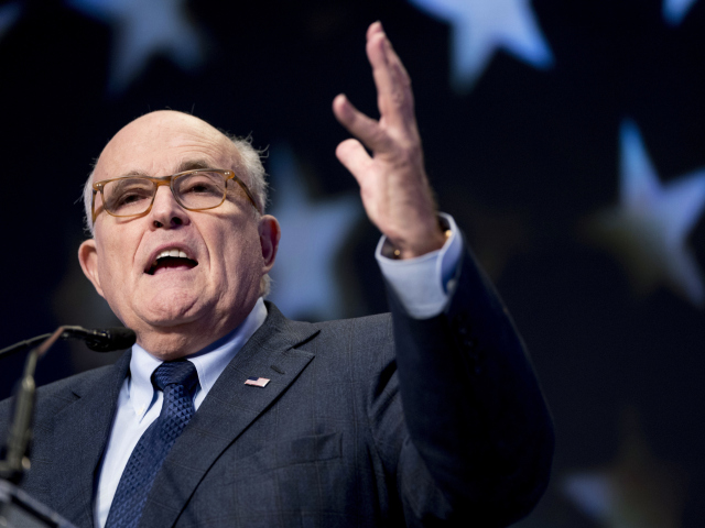 Právnik Rudy Giuliani na archívnom zábere.