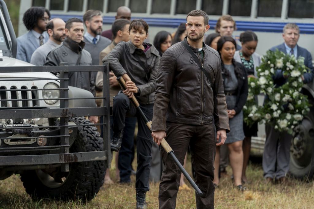 Annet Mahendru as Huck, Nico Tortorella as Felix sú sprievodcami svojich zverencov a chcú ich presvedčiť, aby sa vrátili domov.