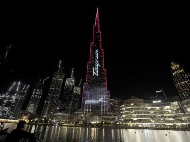 Porsche Taycan - Burj Khalifa Dubaj