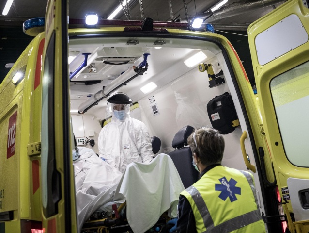 Koronavírus / Ambulancia / Záchranka / Zdravotníci /