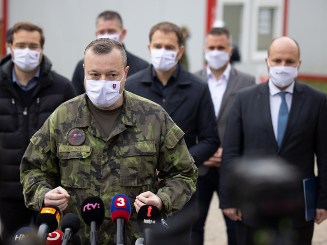 Milan Krajniak, uniforma, koronavírus