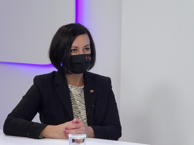 Eva Šablová, Ide o peniaze