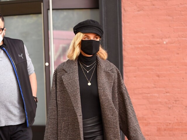 Herečka Diane Kruger v uliciach New Yorku oblečená v kabáte značky Mango.