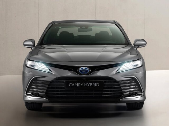 Toyota Camry Hybrid - 2021