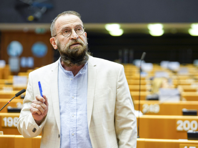 EP-104239A_Plenary session