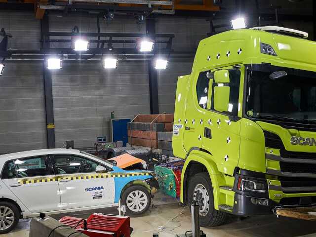 Scania - crash test elektrického kamióna