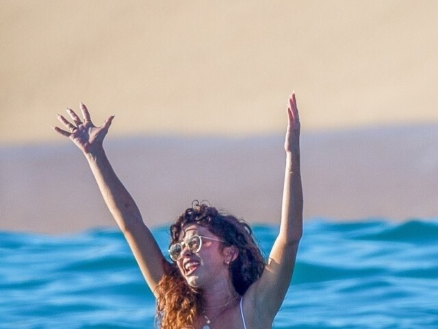 Herečka Sarah Hyland na dovolenke v Mexiku predvádzala štíhle telo. 