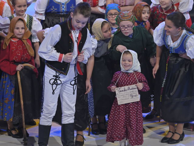 Detsky folklorny subor Pridancata zem spieva 3