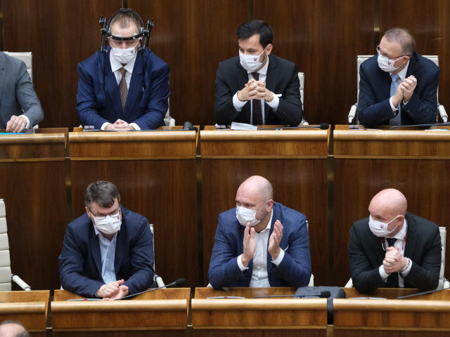 NR SR / Parlament /