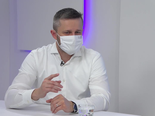 Elizej Macho, mince, Ide o peniaze