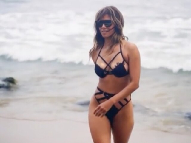 576182276Herečka Halle Berry na zábere z videa, ktoré nakrúcala pre svoju značku Respin. 