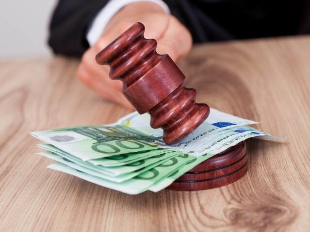 Pravidlá sú prísne, banka po smrti klienta zablokuje účet aj internet banking. Kedy sa dostanete k peniazom?