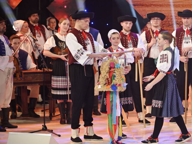 Folklorny subor Povazan  4 