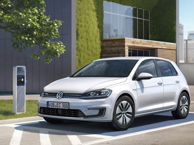 Volkswagen-e-Golf-2017-1280-01