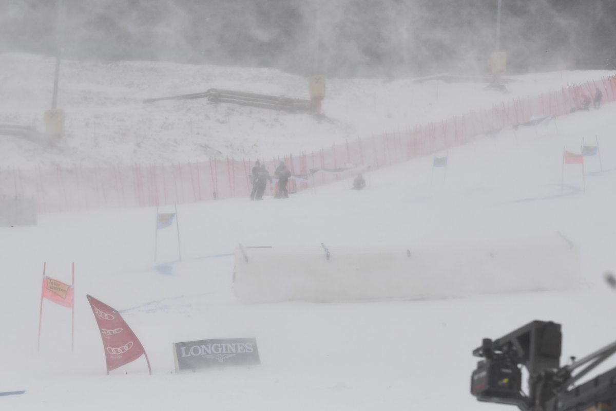Rakúsko SR Lyžovanie SP obrovský slalom 2.kolo odloženie