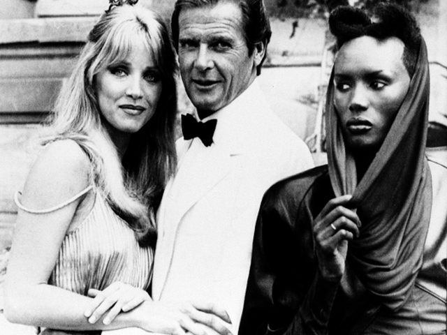 Roger Moore, Tanya Robert