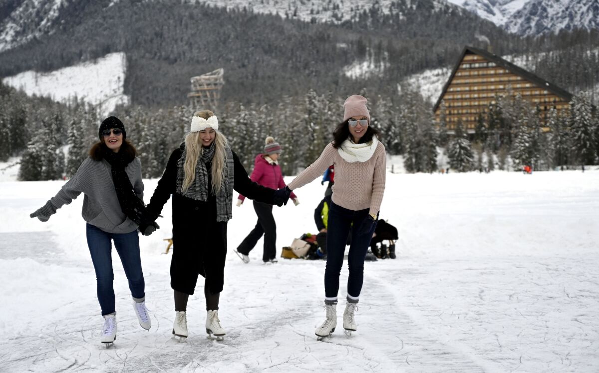 SR lockdown sprísnenia opatrenia Štrbské Pleso turisti POX
