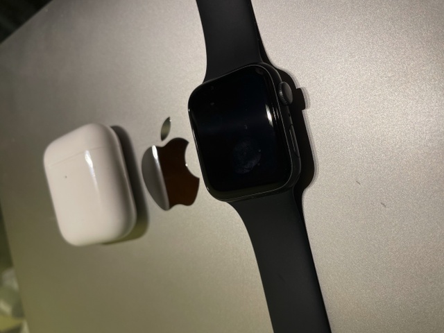 Apple, Apple Watch, Macbook, iPhone, AirPods,