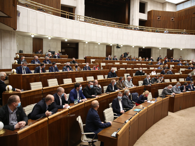NR SR / Parlament /