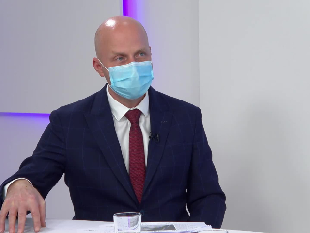 Maroš Ovčarik, Ide o peniaze
