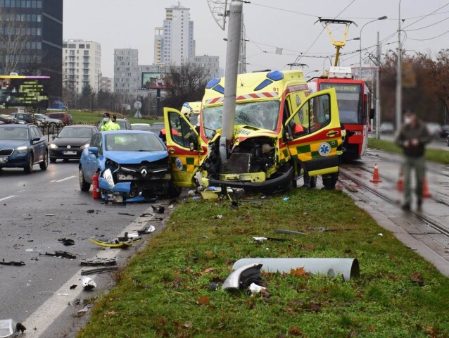 polícia Bratislava nehoda sanitka zranenie