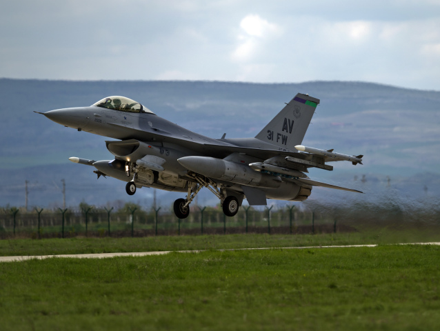 F16 / Stíhačka /
