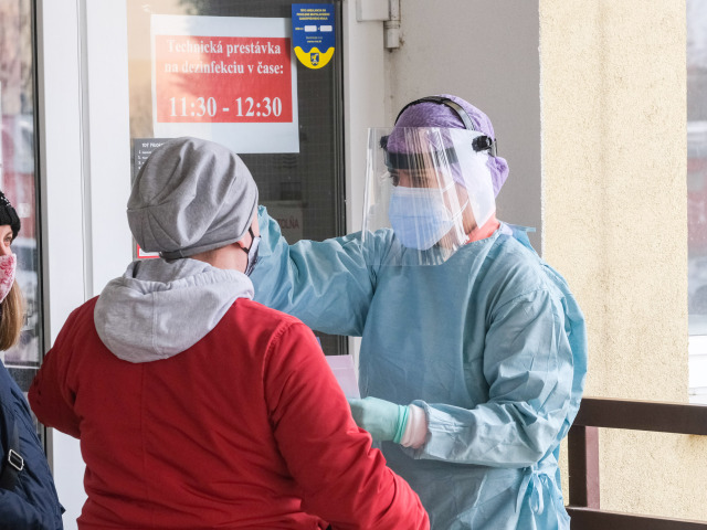 ag testovanie, ružinovská poliklinika, koronavírus, test,