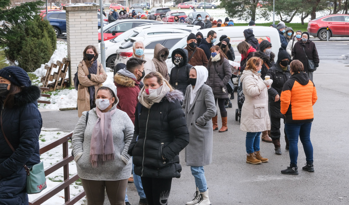 ag testovanie, ružinovská poliklinika, koronavírus, test,