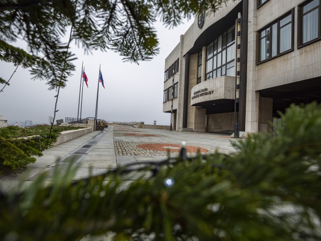 NR SR / Parlament /