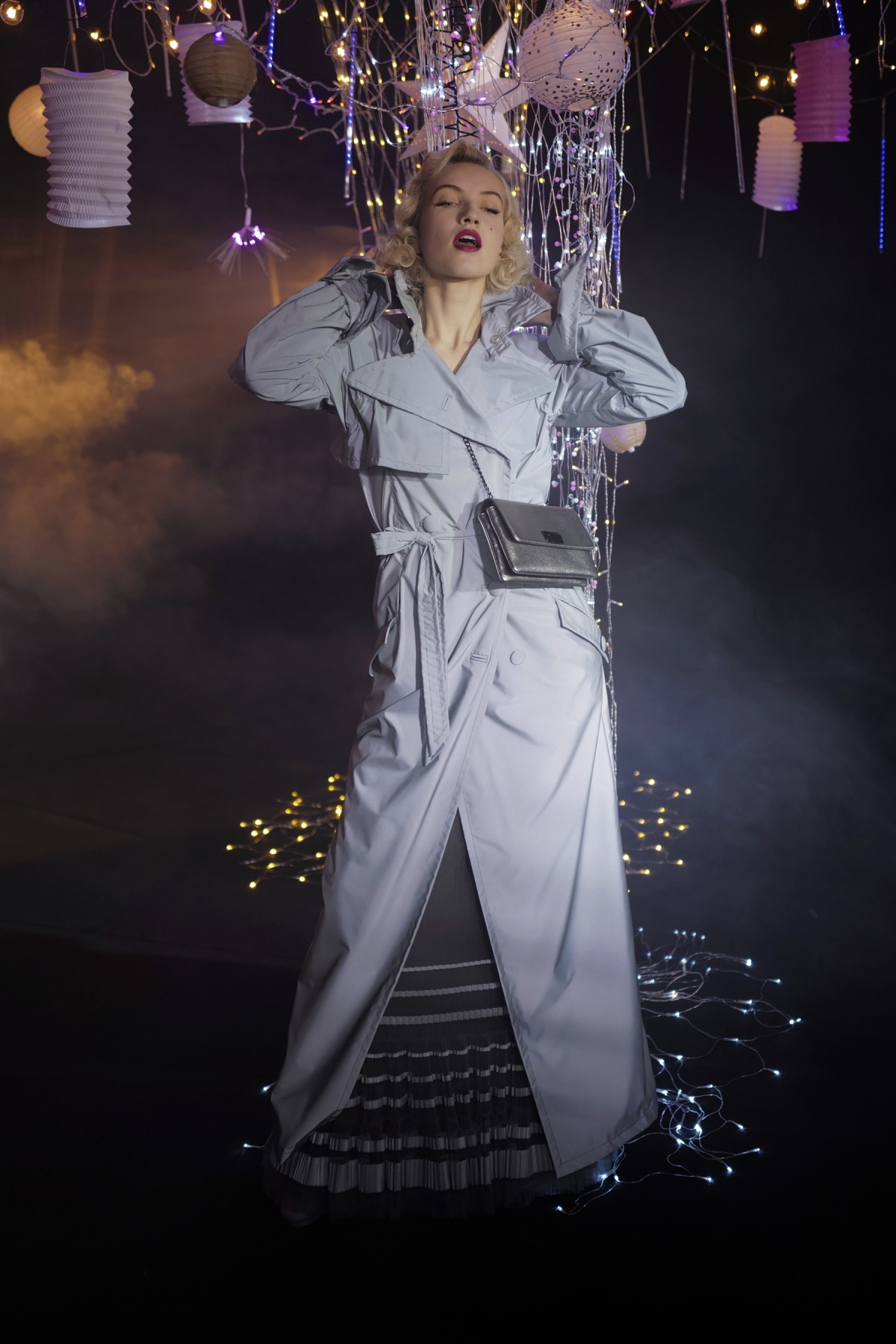 Česká modelka Michaela Tomanova počas nakrúcania prezentácie kolekcie haute couture značky Julien Fournie v Paríži. 