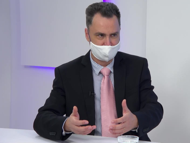 Roland Vízner, Ide o peniaze
