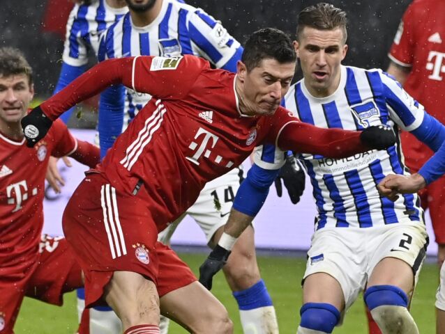Robert Lewandowski, Peter Pekarík