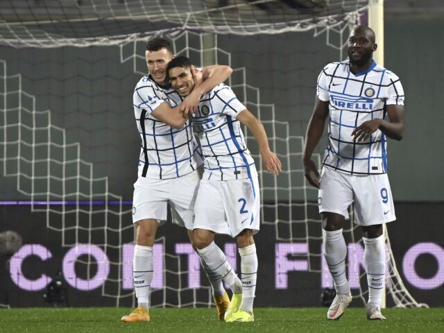 Zľava Ivan Perišič, Achraf Hakimi, Romelu Lukaku