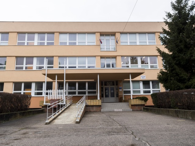 vrakuňa, škola