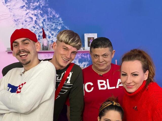 bez servítky,
