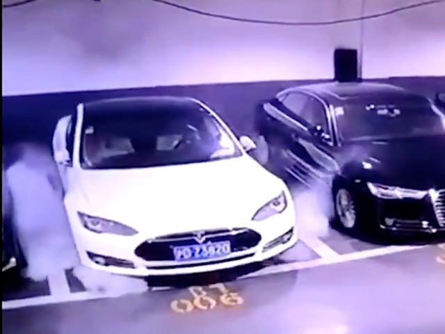 Požiar - elektromobil