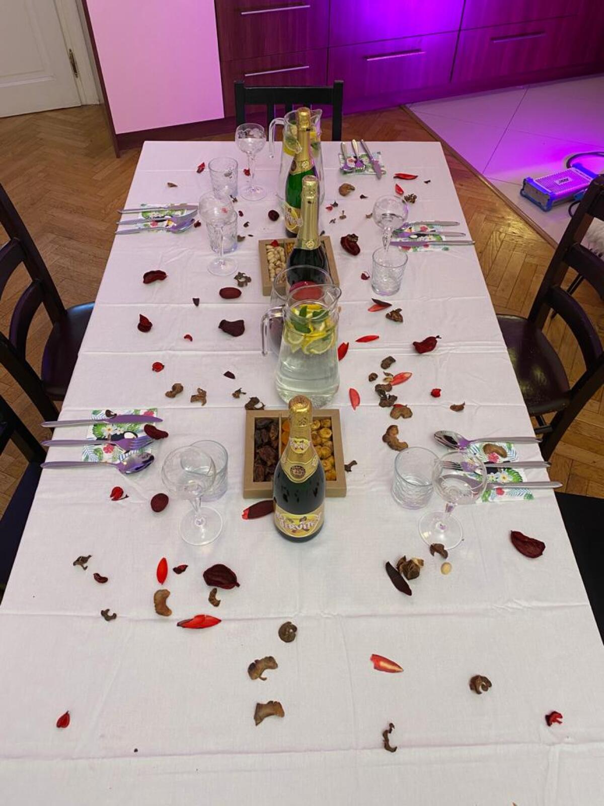bez servítky, menu, jedlo, stôl, prestieranie, stolovanie, večera, obed,